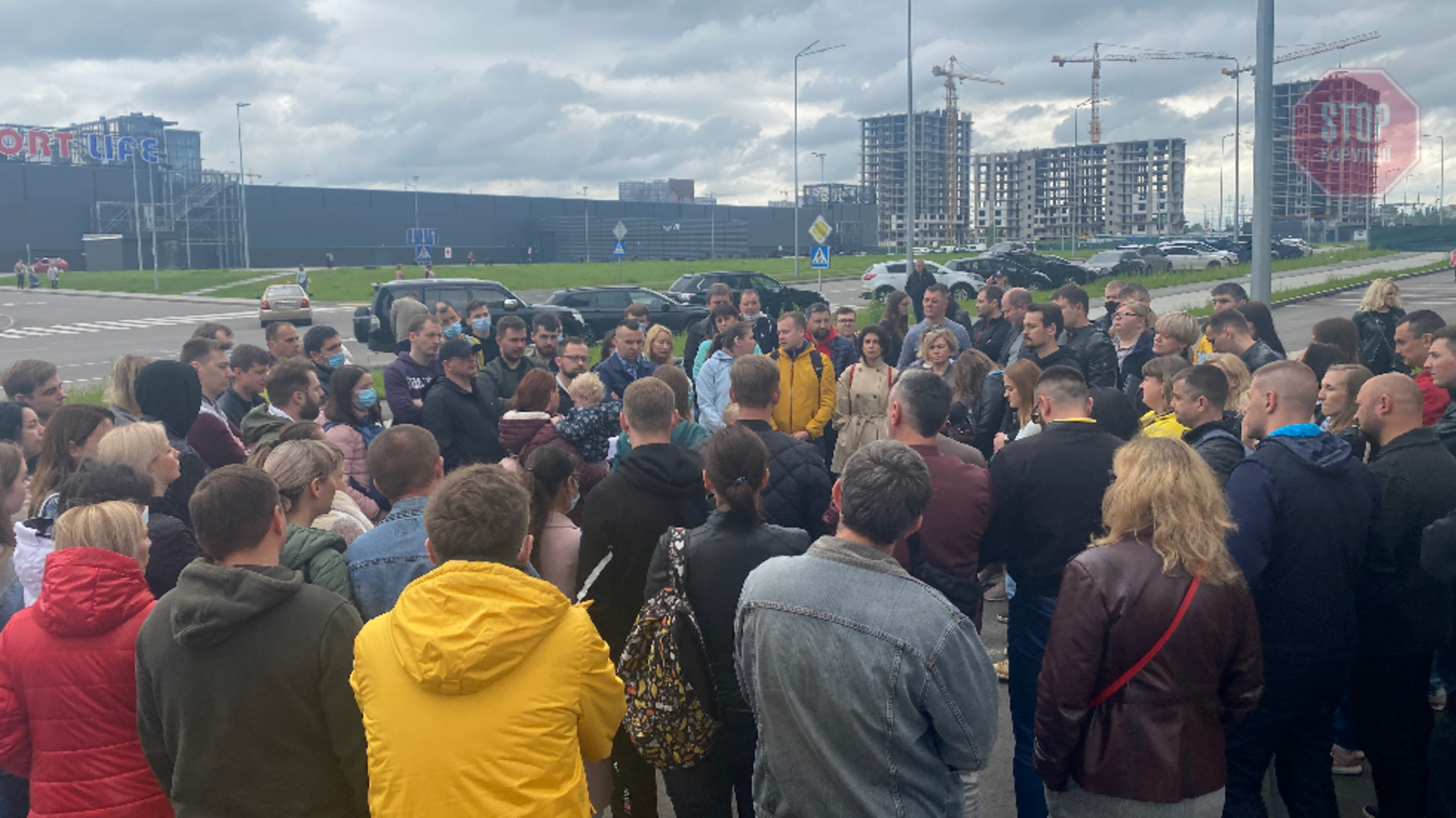 Інвестори новобудови в Пущі-Водиці вимагають від держави припинити блокувати введення їхнього будинку в експлуатацію