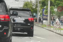 Машина сопровождения мэра Кличко нарушает ПДД в Киеве (видео)