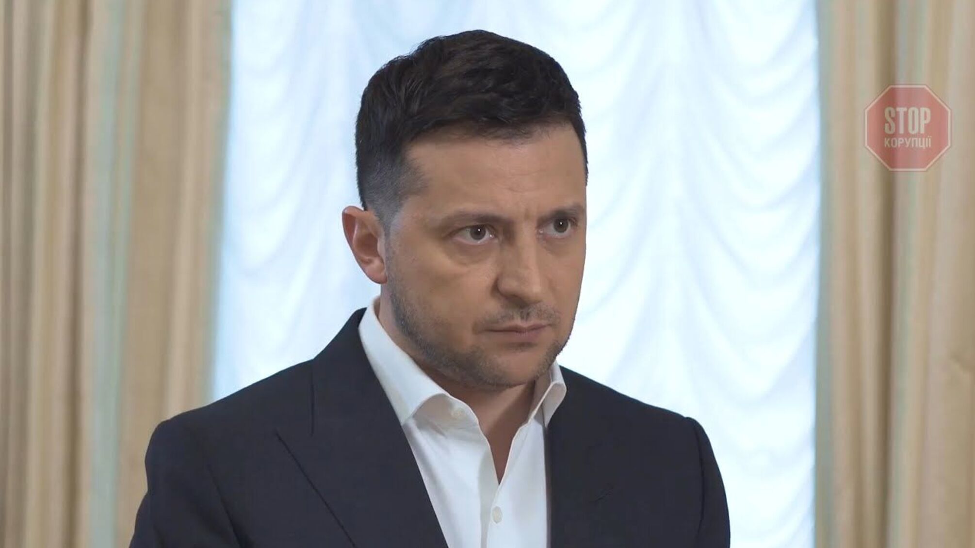 Санкції проти Фірташа, Фукса та десятків банків РФ: Зеленський ввів у дію рішення Радбезу