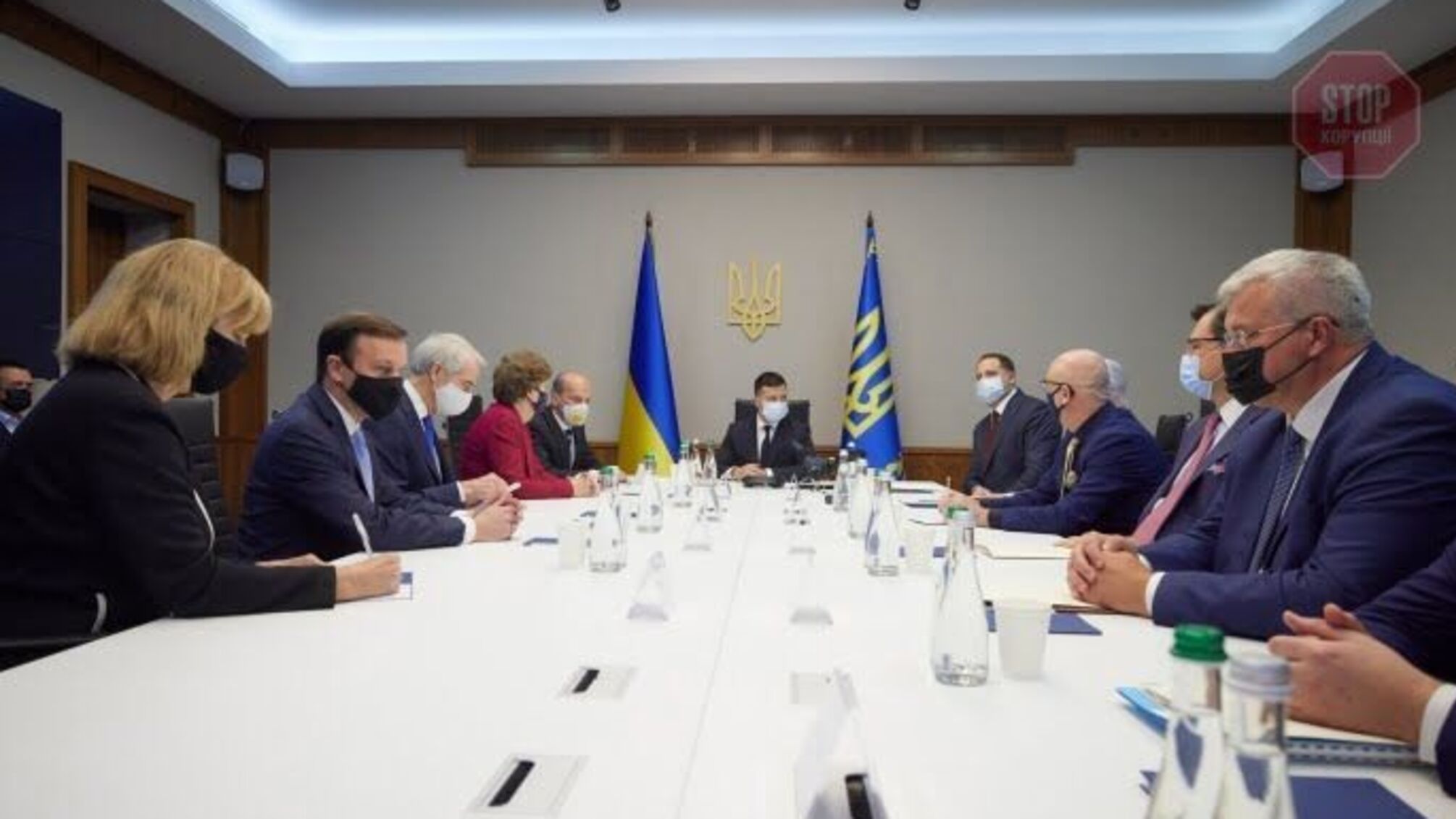 Зеленский пожаловался сенаторам США на санкции против РФ