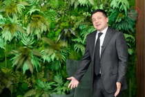 “Стелі прикрашені штучними джунглями”: Зеленський здивував журналістів новим ремонтом Офісу президента
