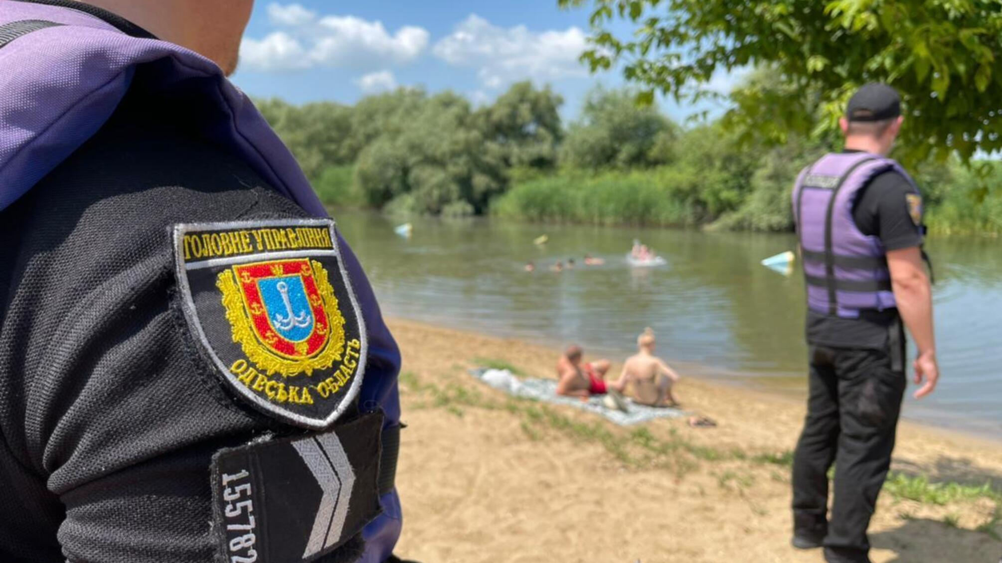 Поліцейські Одещини згадують з дітьми правила безпечної поведінки біля води