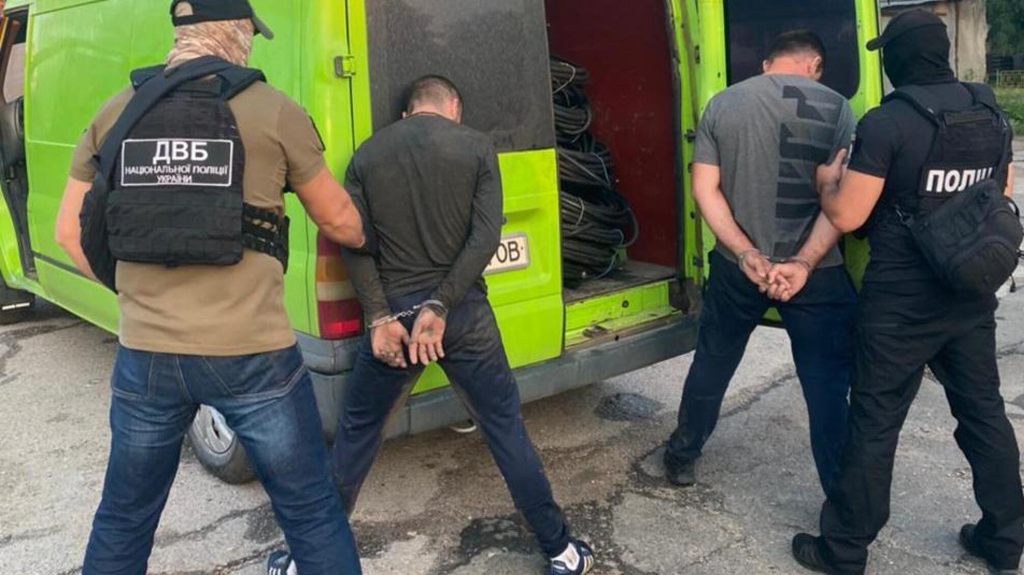 Внутрішня безпека Нацполіції затримала групу осіб за скоєння систематичних крадіжок з Одеського нафтопереробного заводу