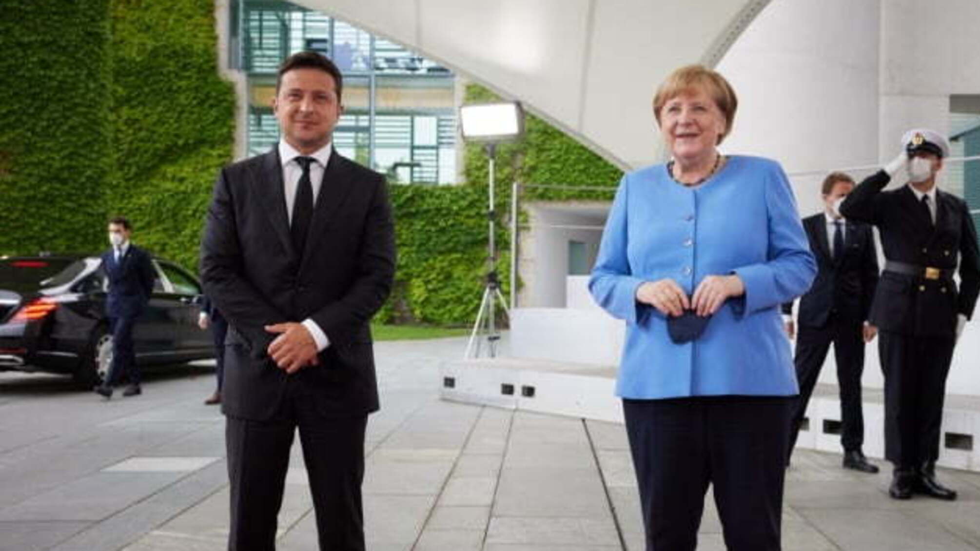 Меркель обіцяє, що Nord Stream 2 не замінить український транзит