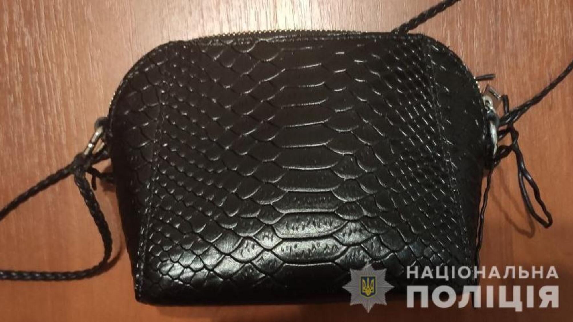 Поліцейські викрили жителя Вінницької області в пограбуванні 29-річної одеситки