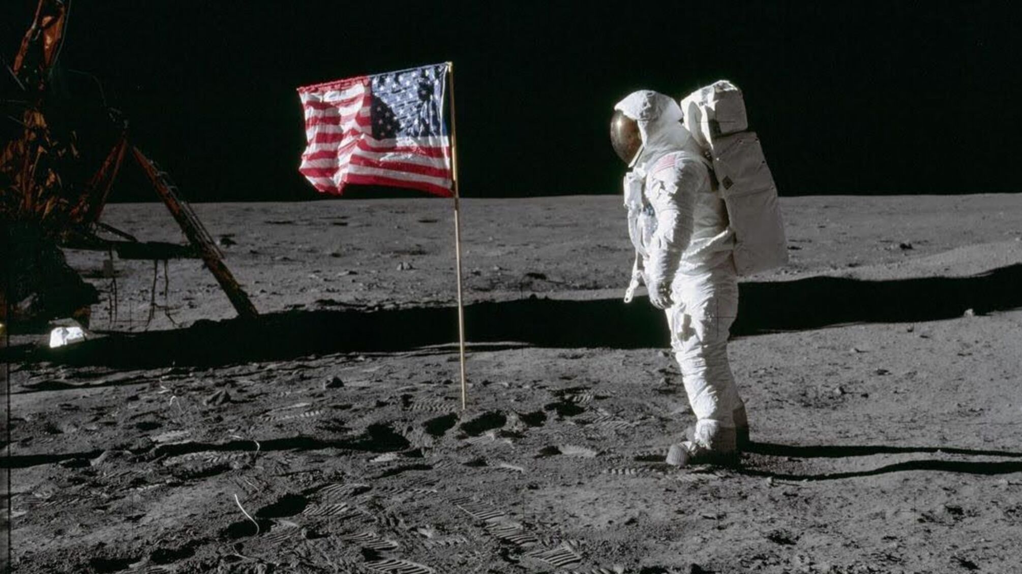 Перші люди на Місяці. Свята та події. 21 липня