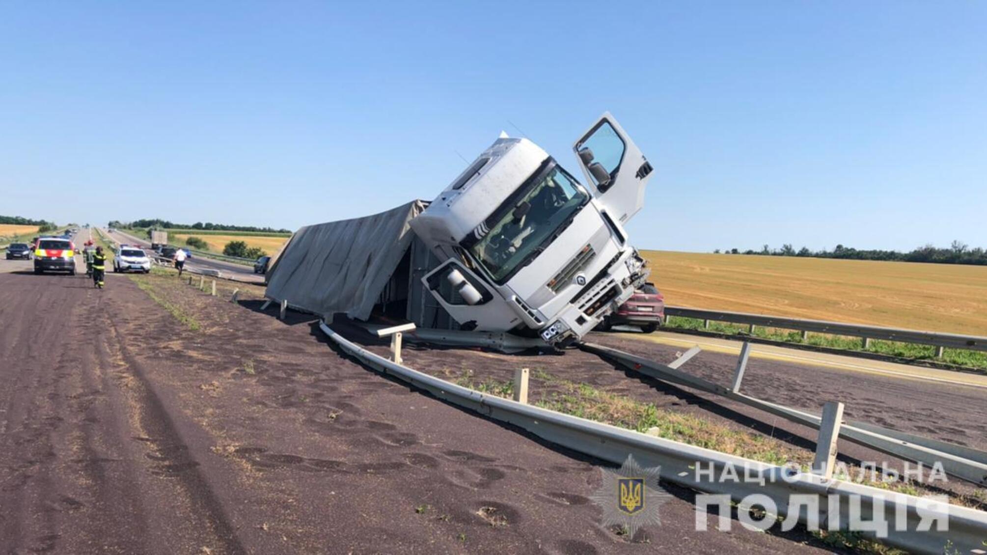 До уваги учасників дорожнього руху: на ділянці автодороги Київ-Одеса біля смт Демидівка ускладнено рух