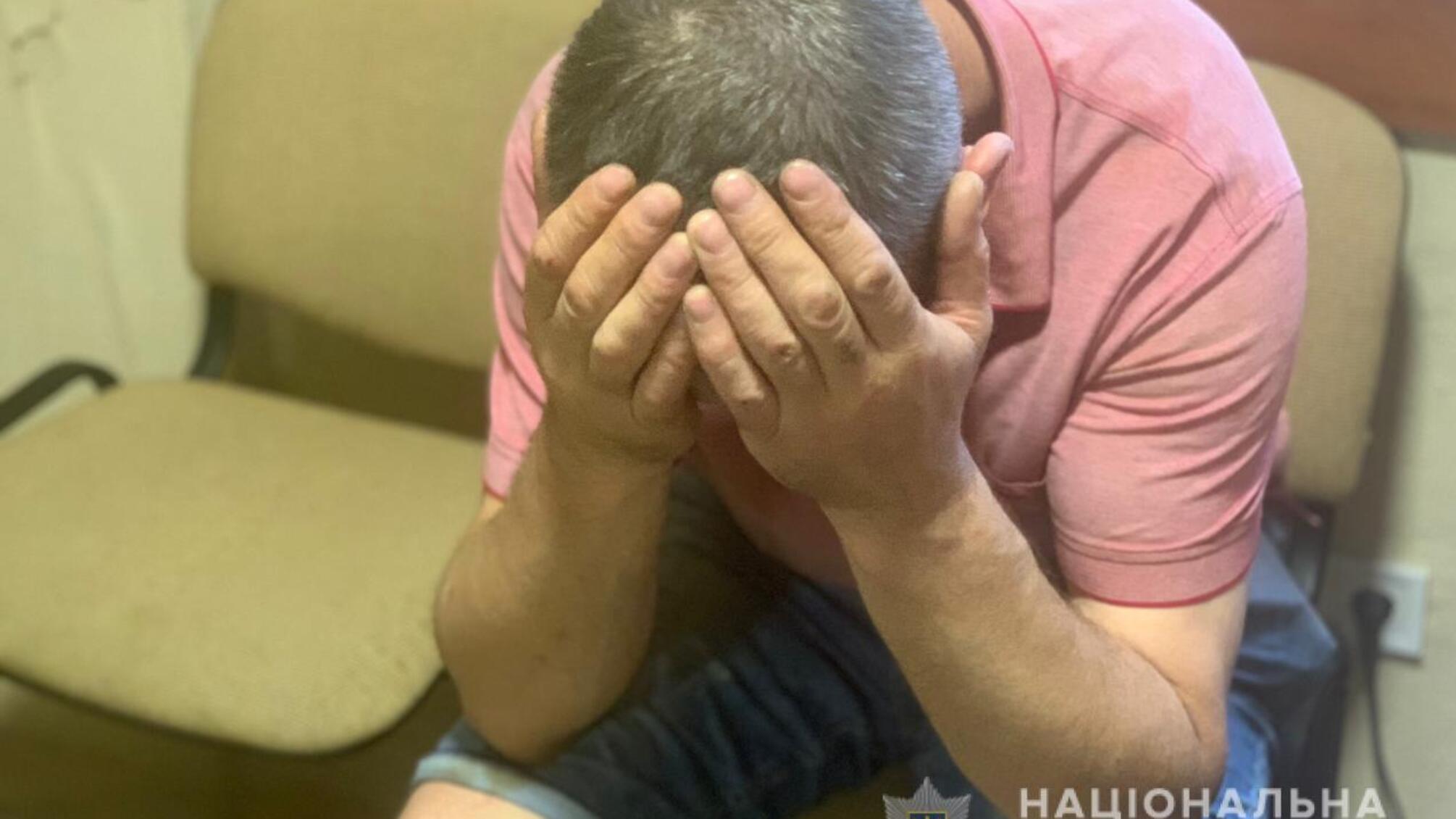 В Одесі за підозрою в хуліганстві та пограбуванні мешканця Суворовського району поліцейські затримали 35-річного місцевого жителя та його 47-річного друга з сусідньої держави