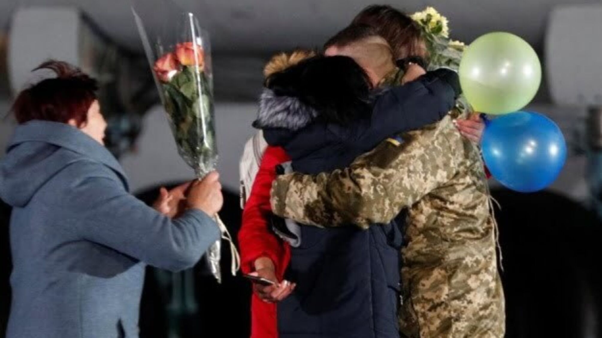 Грошову допомогу виплатили 33 звільненим з полону українцям