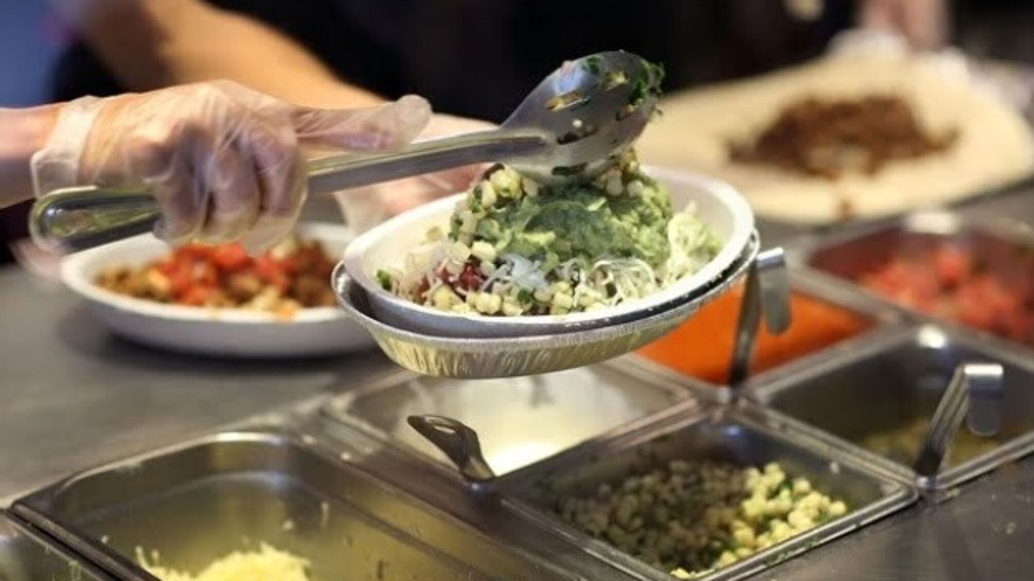 Через масове отруєння в ресторані на Львівщині ввели низку обмежень для закладів харчування