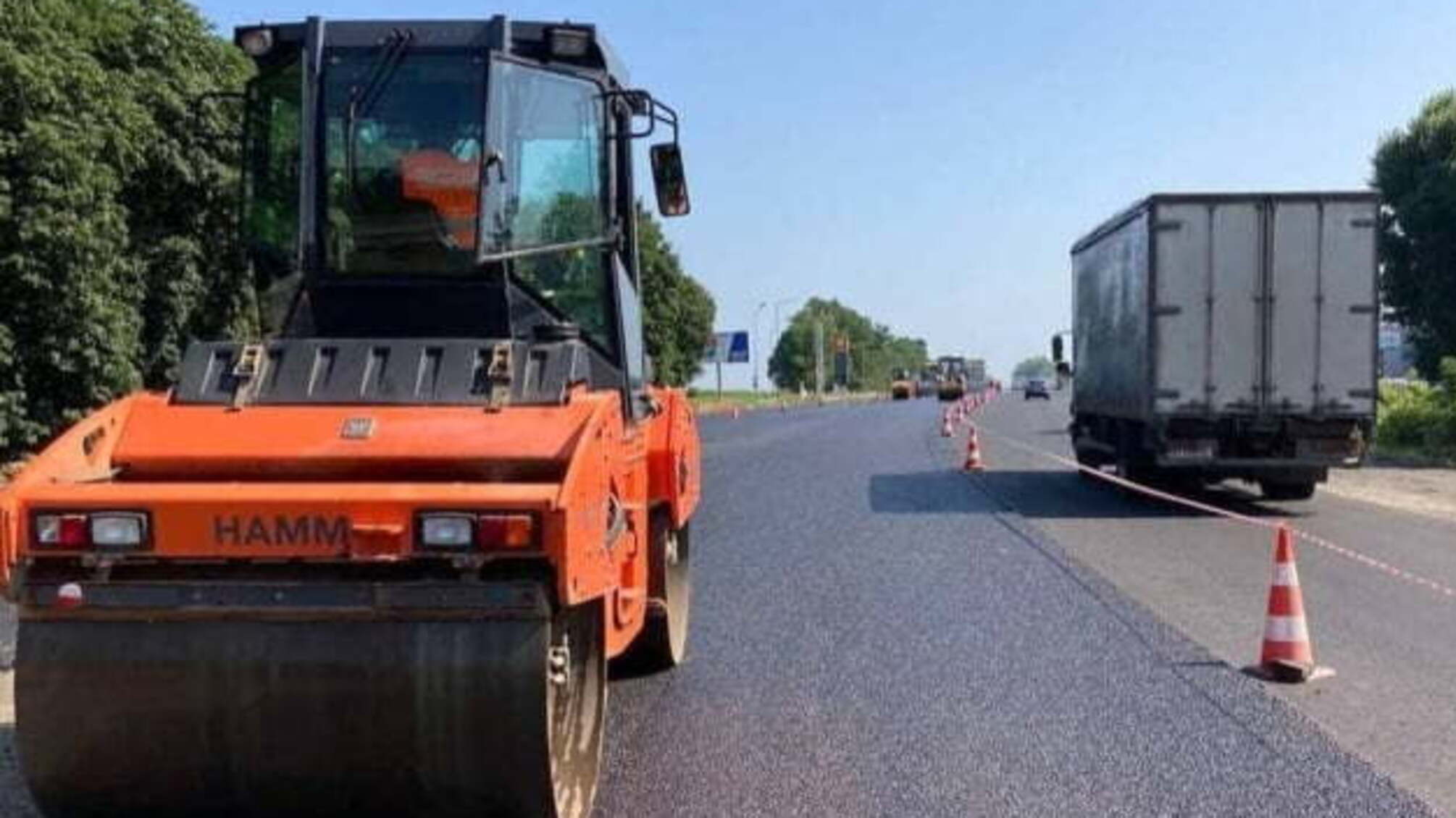 Будівельники завершують ремонт головної дороги Черкаської області