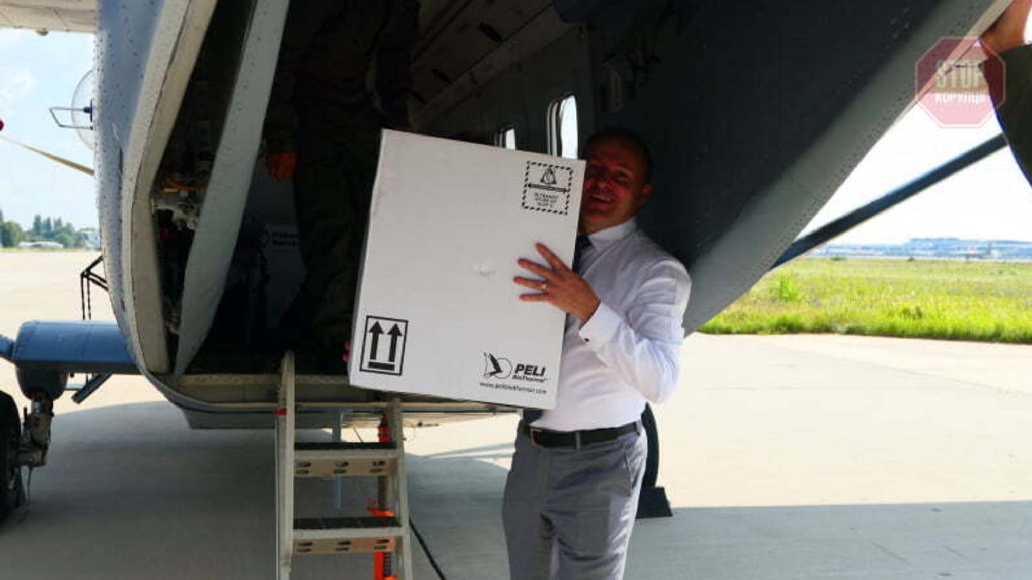 В Україну прибула партія вакцини AstraZeneca від Естонії