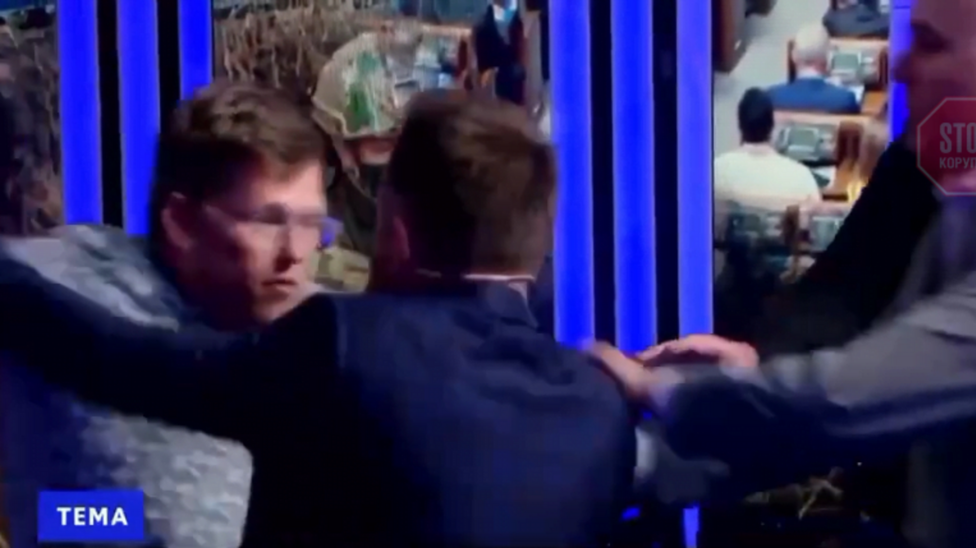 'Слуга' Камельчук ледь не побився з ексміністром соцполітики в прямому ефірі (відео)