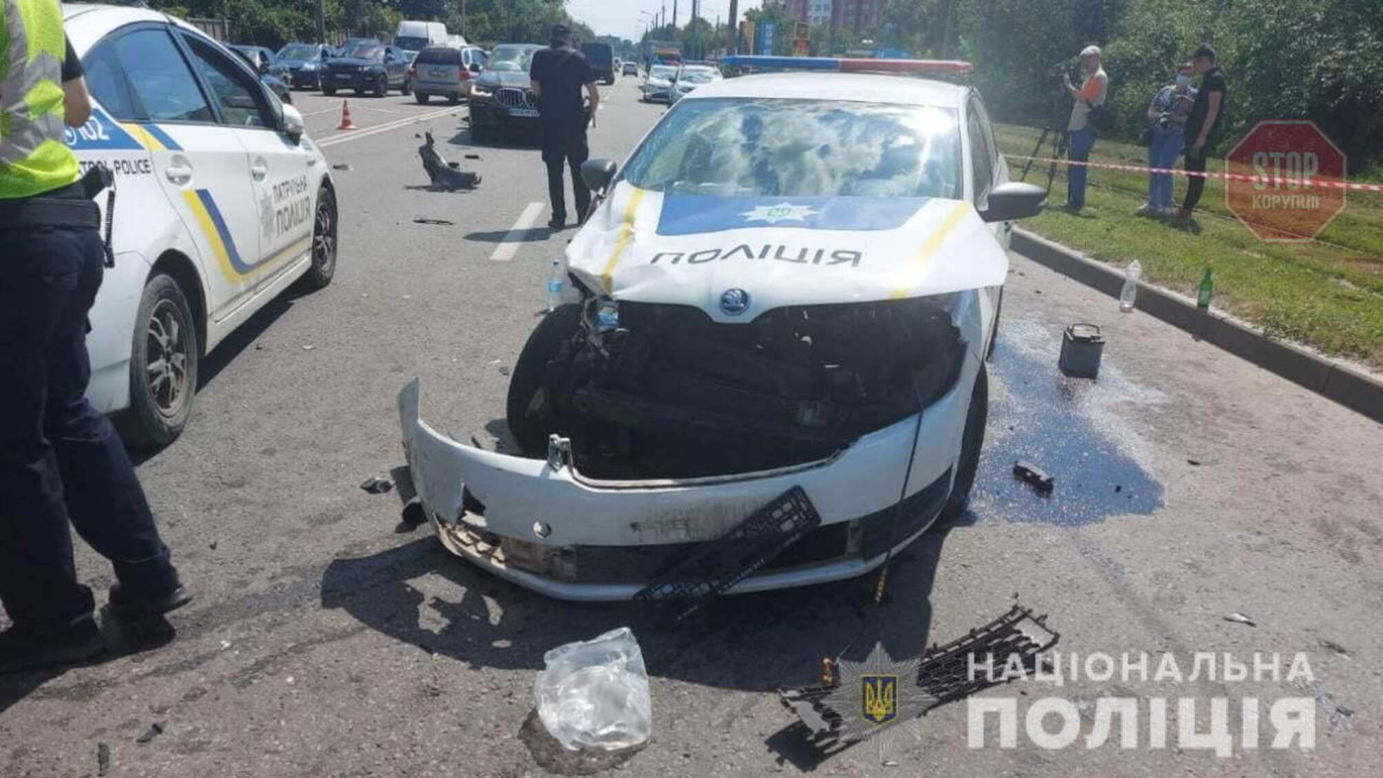 У Харкові патрульна автівка потрапила у ДТП, поліцейського госпіталізували (фото)