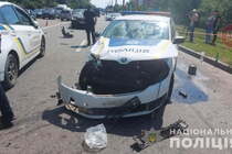 У Харкові патрульна автівка потрапила у ДТП, поліцейського госпіталізували (фото)
