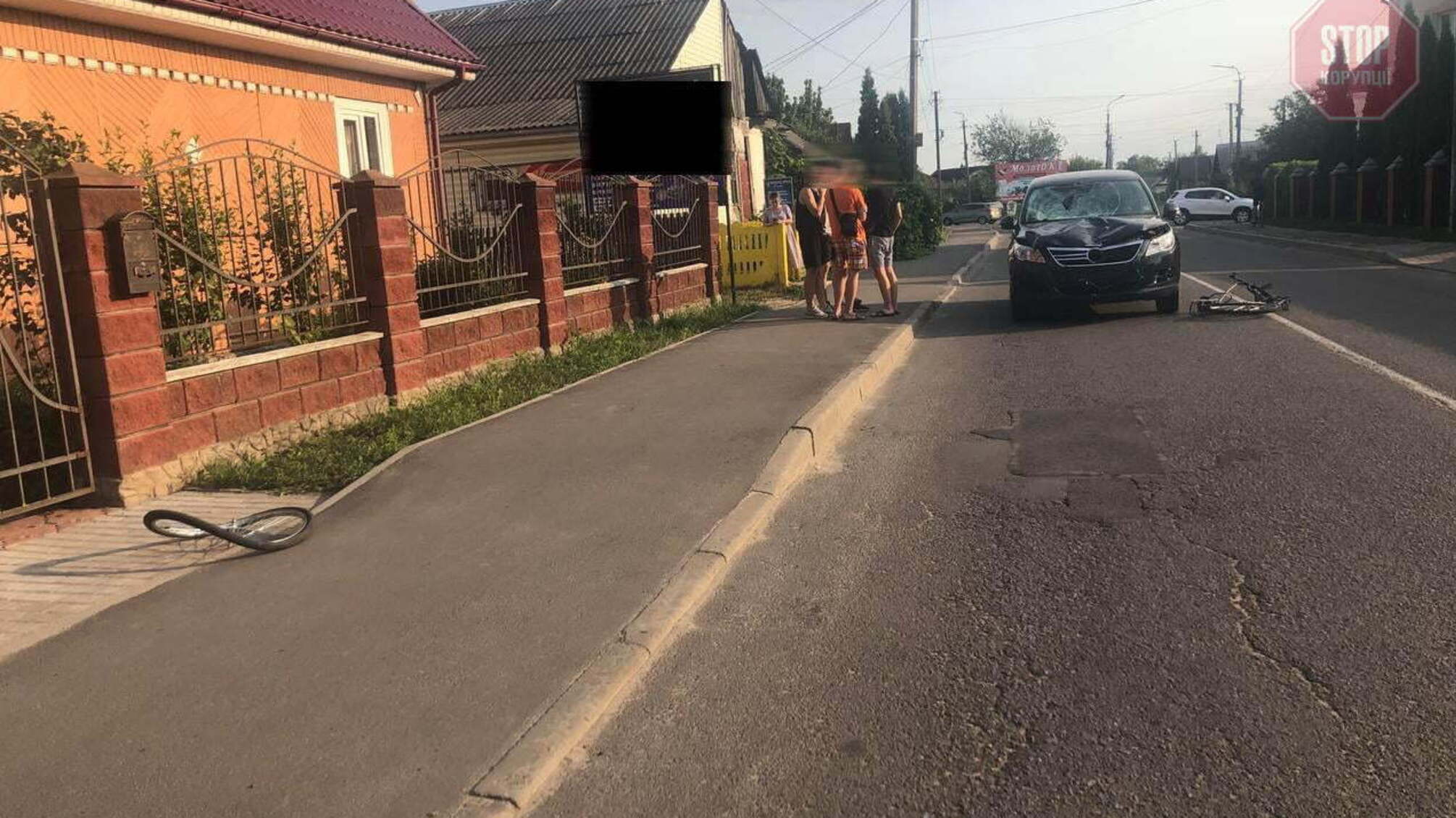 В Ровенской области велосипедист попал под колеса автомобиля (фото)