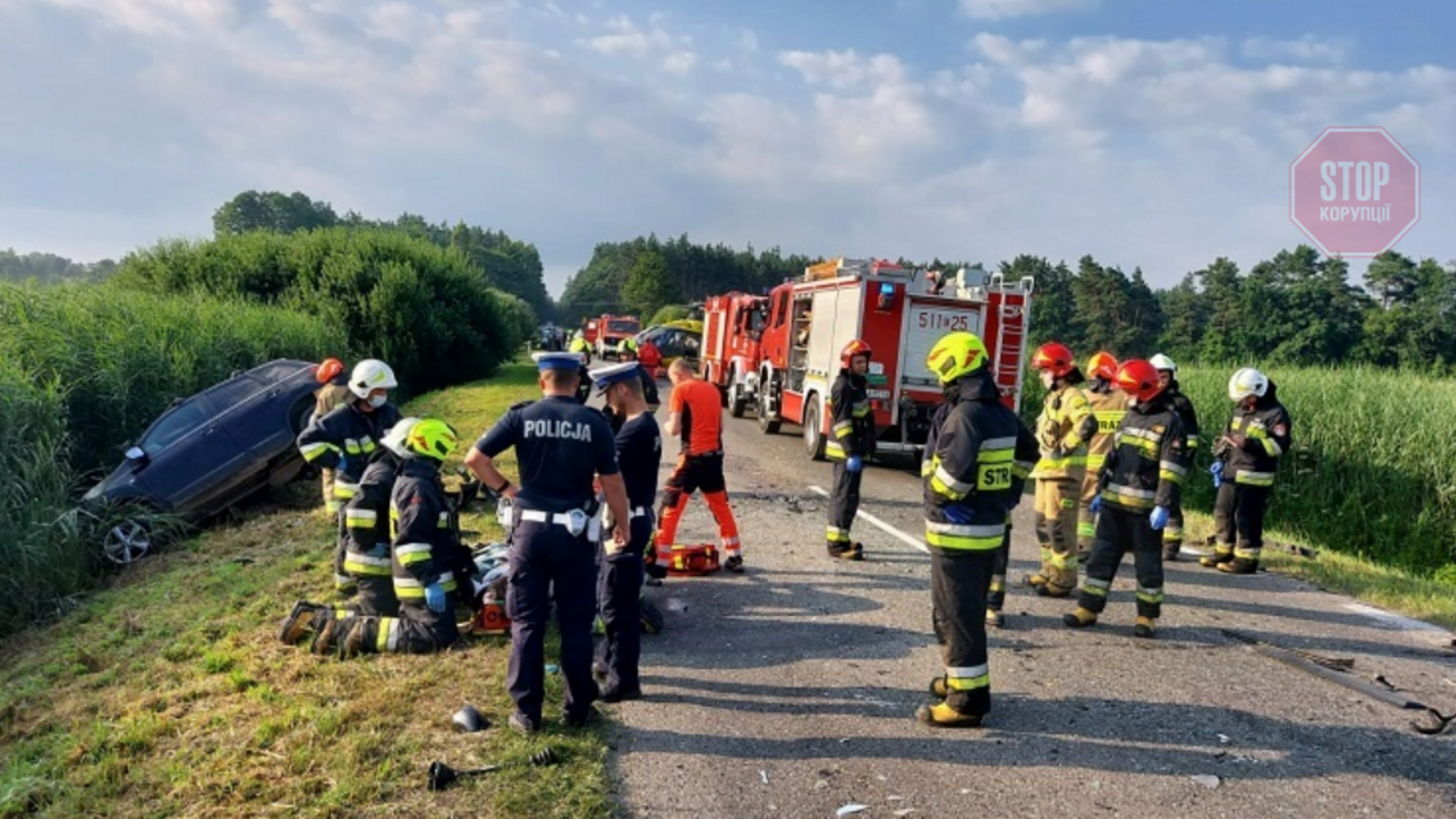У Польщі п'яна водійка авто врізалася в автобус з українцями