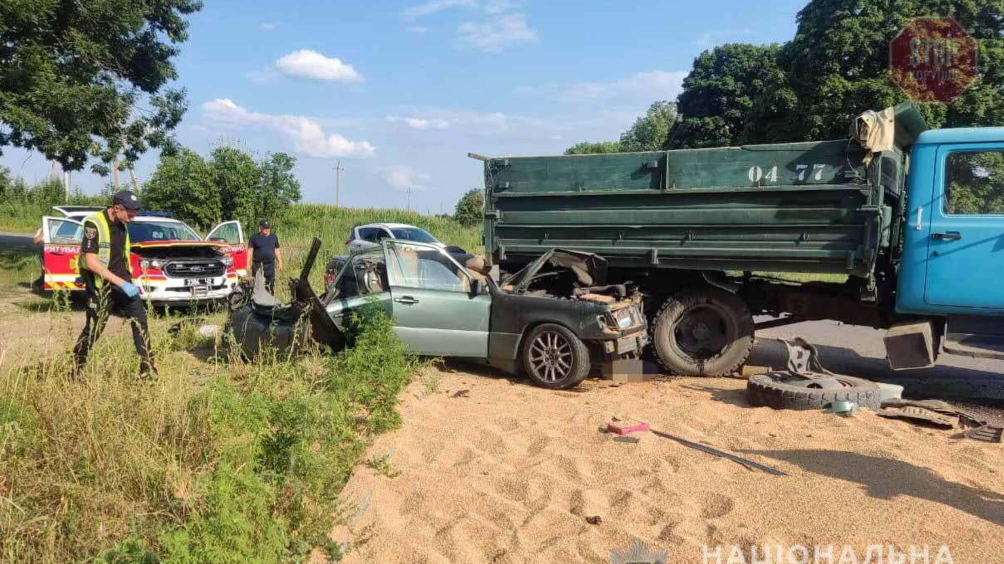 На Вінниччині внаслідок ДТП загинув батько з неповнолітнім сином (фото)