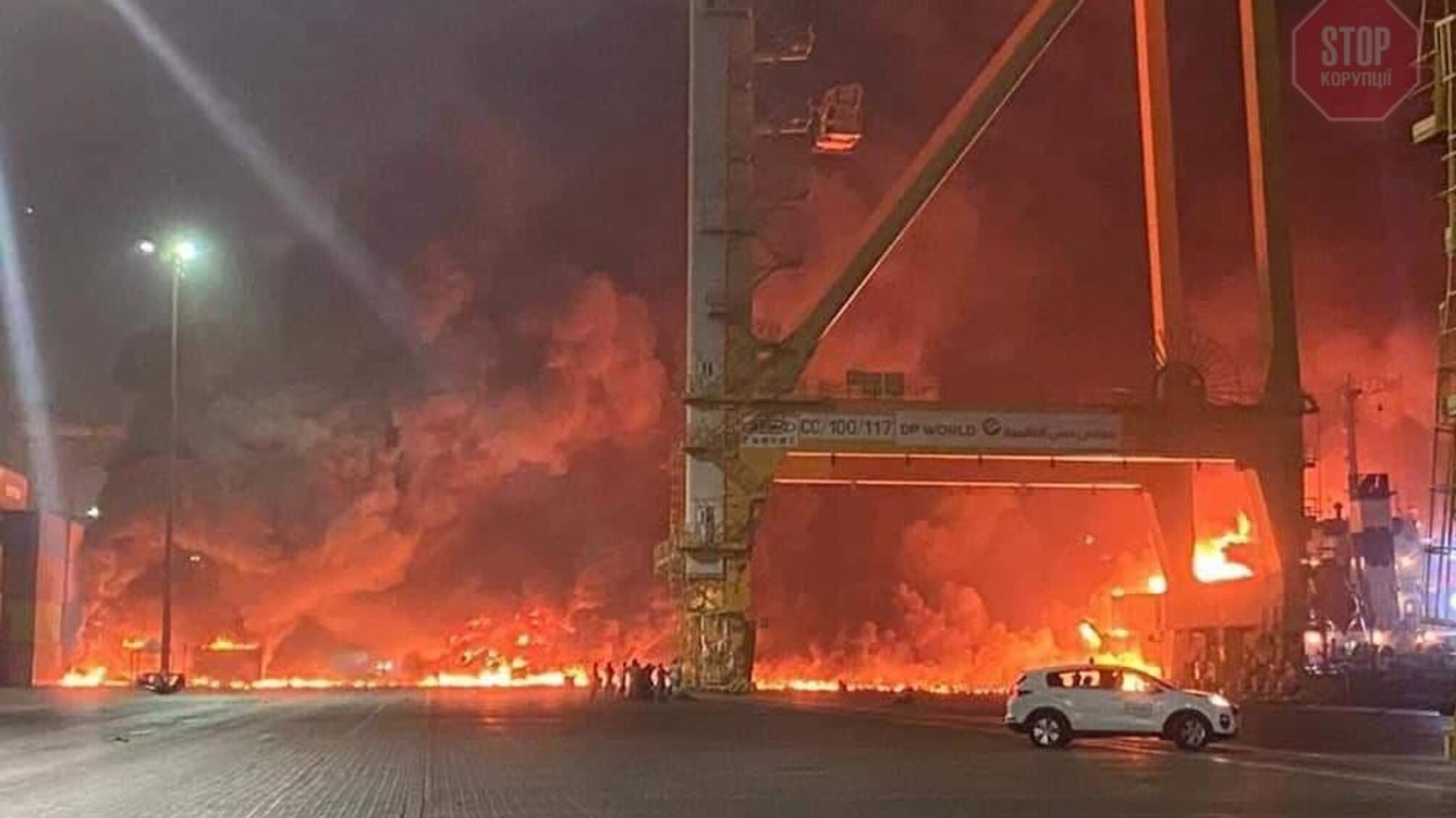 У порту Дубая стався потужний вибух (відео)