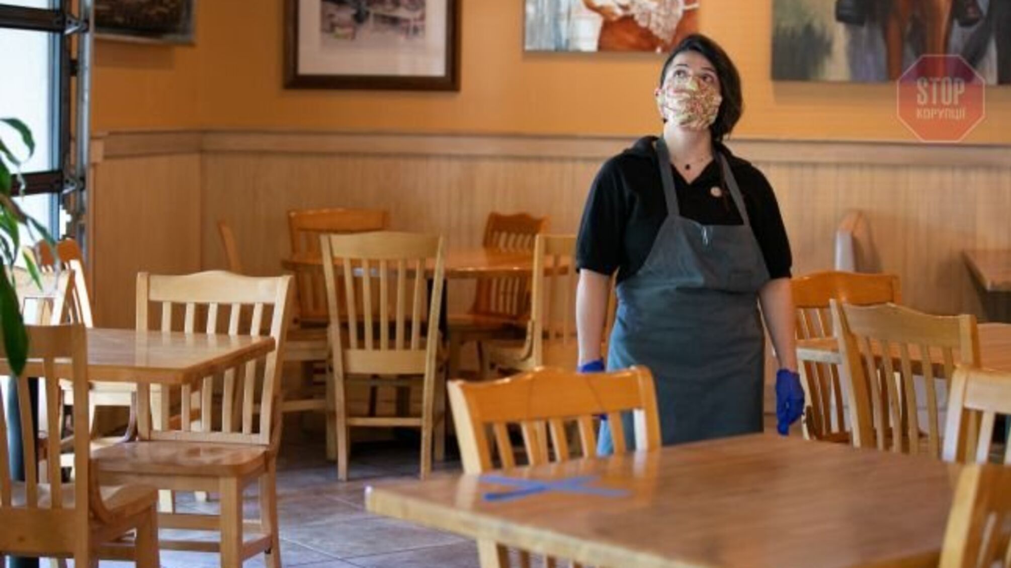 Влада Львівської області заборонила ресторанам готувати салати з майонезом та заварні тістечка