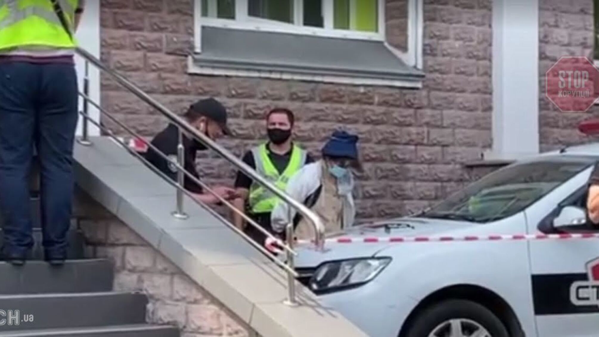 У Києві жінка намагалася пограбувати банк за допомогою іграшкового пістолета (фото, відео)