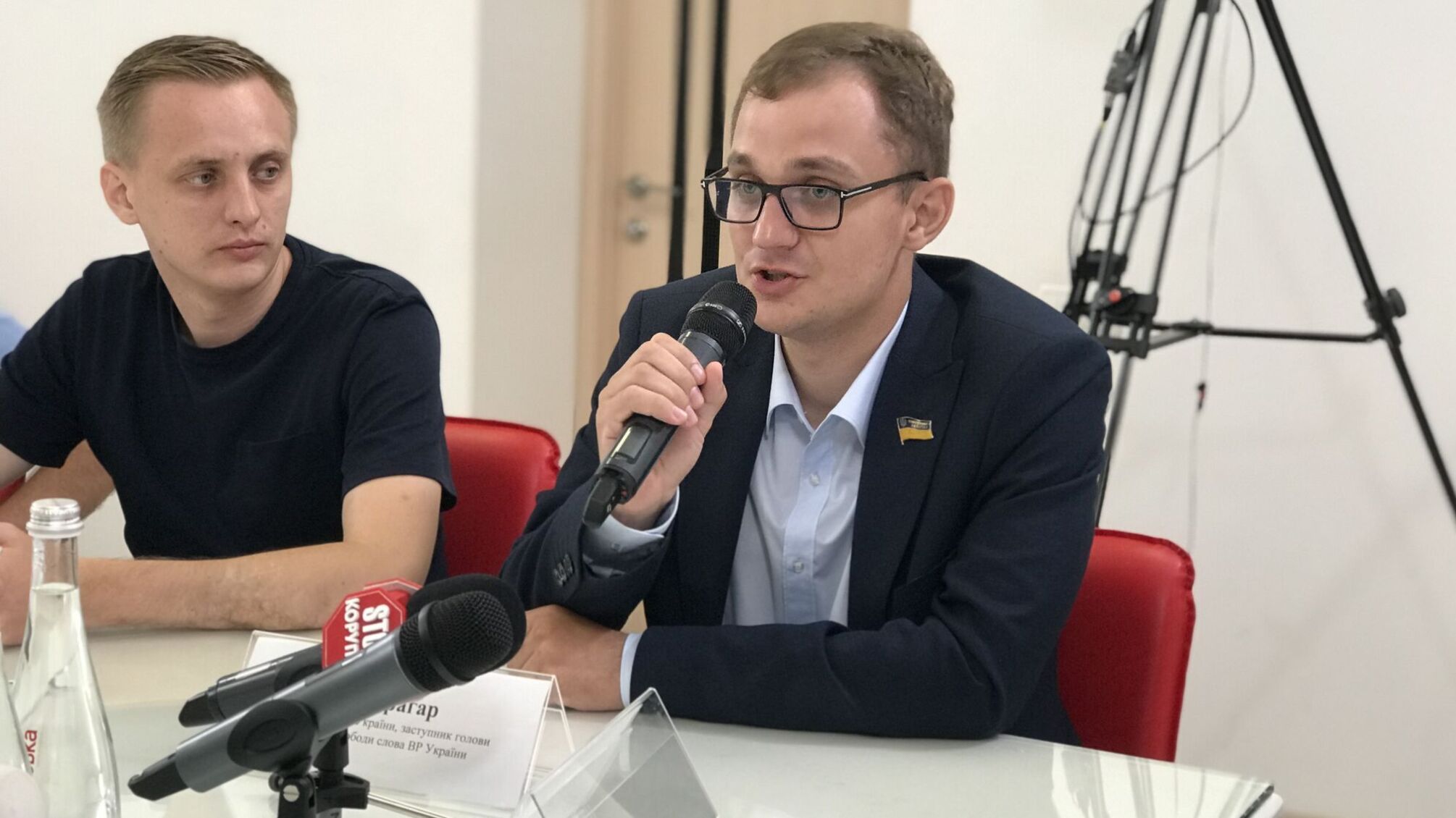 Брагар: псевдожурналисты используют купленные удостоверения для нападения на народных депутатов