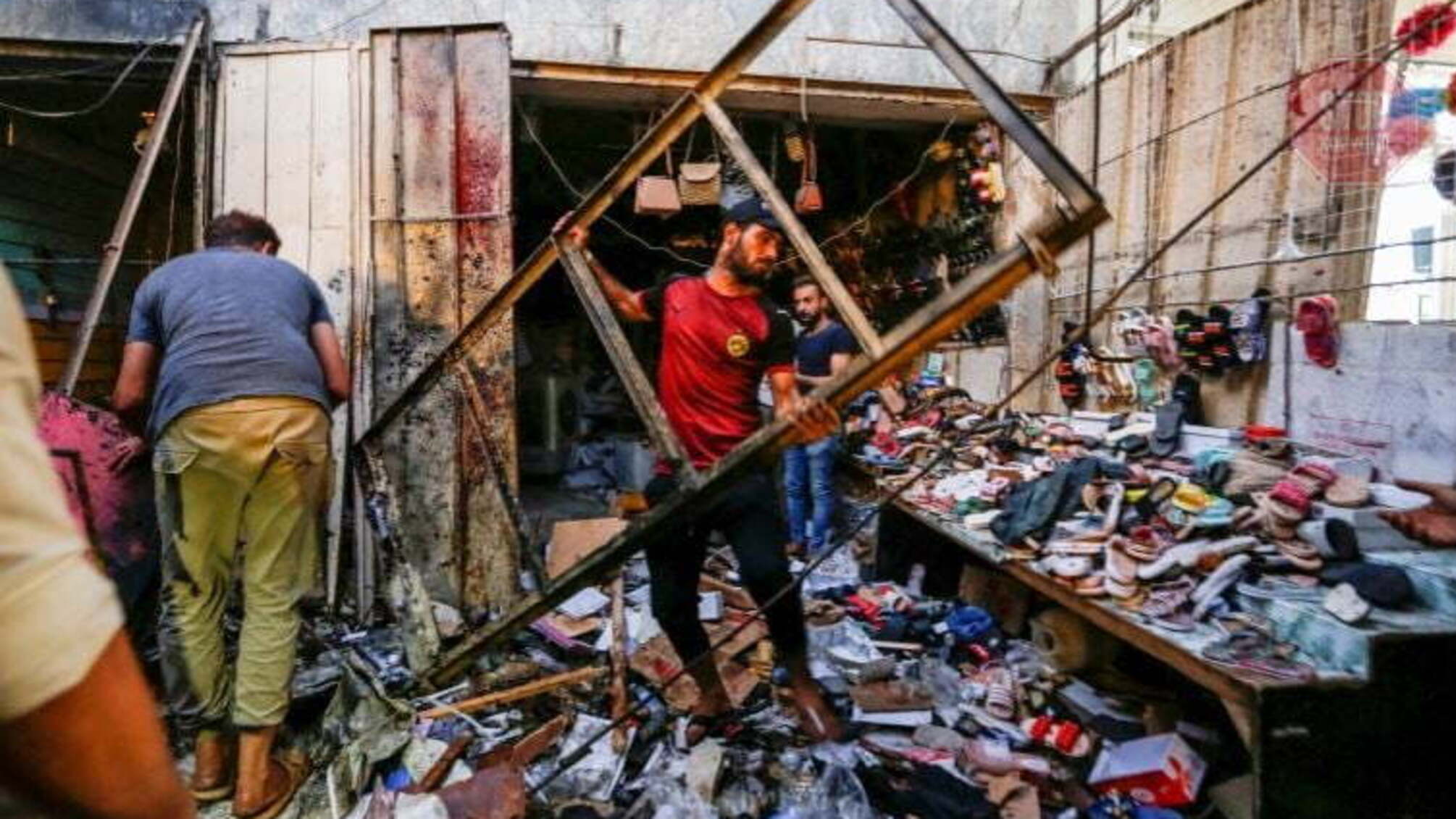 В Ираке террорист-смертник взорвал себя на рынке, погибло более 35 человек (фото)