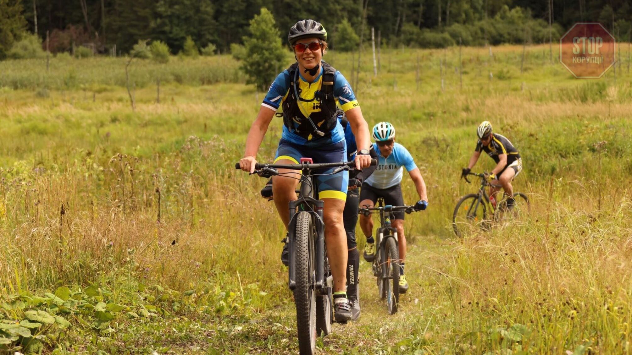 Президент Эстонии на велосипеде патрулировала границу с РФ