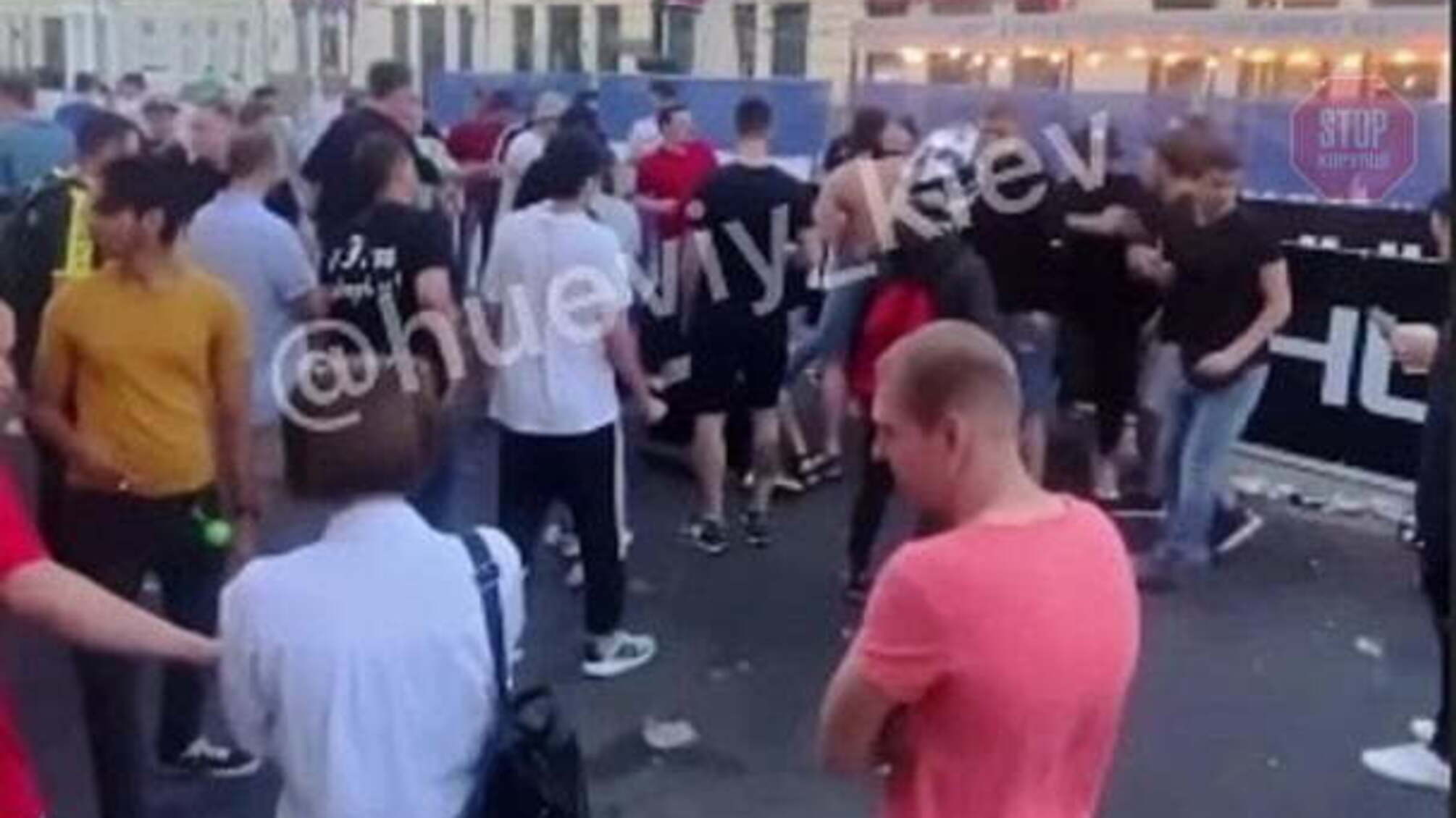 В столице на Контрактовой произошла массовая драка (видео 18)