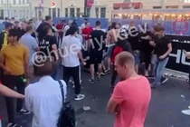 У столиці на Контрактовій сталася масова бійка (відео 18+)