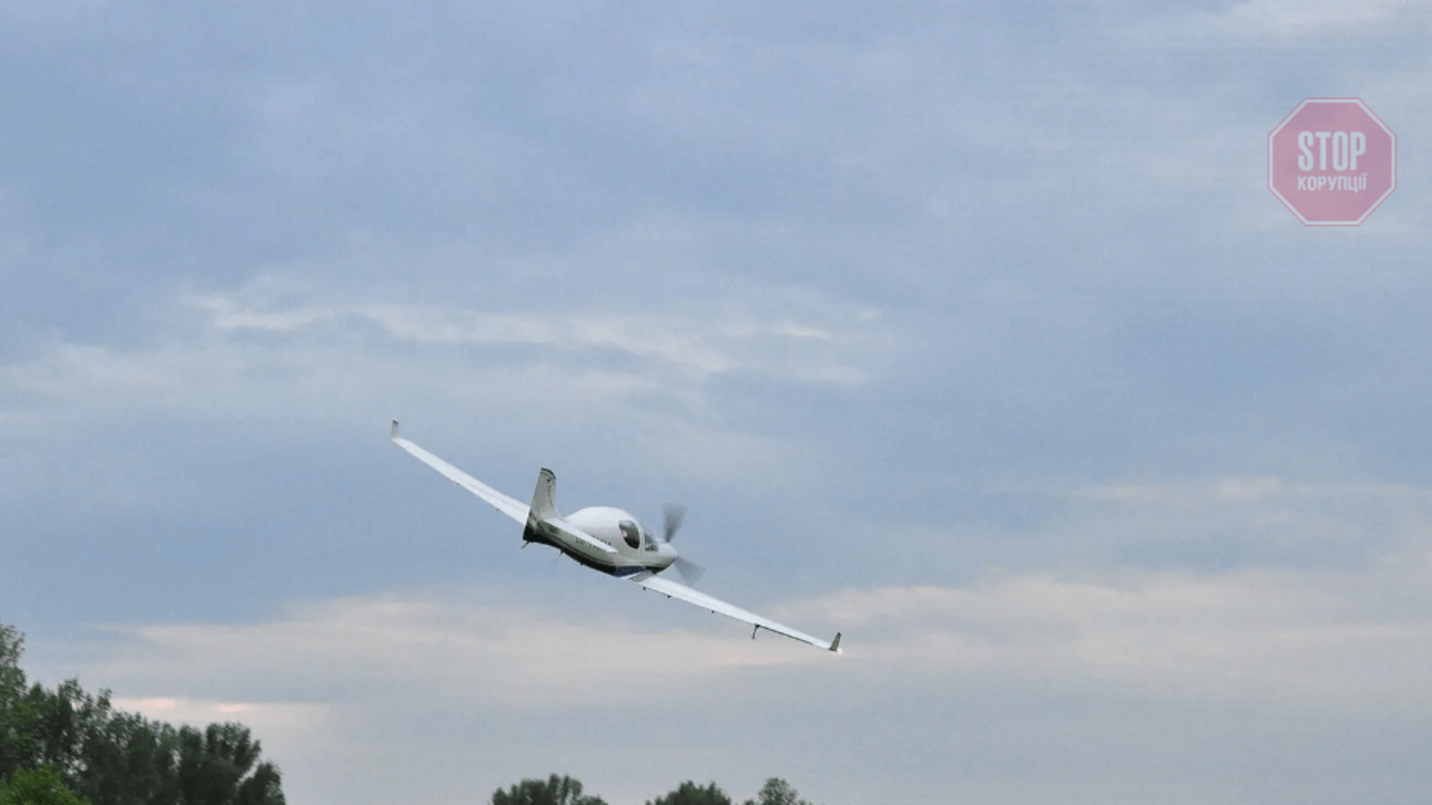 Авіакатастрофа на Прикарпатті: разом з українським пілотом загинули троє хасидів із США