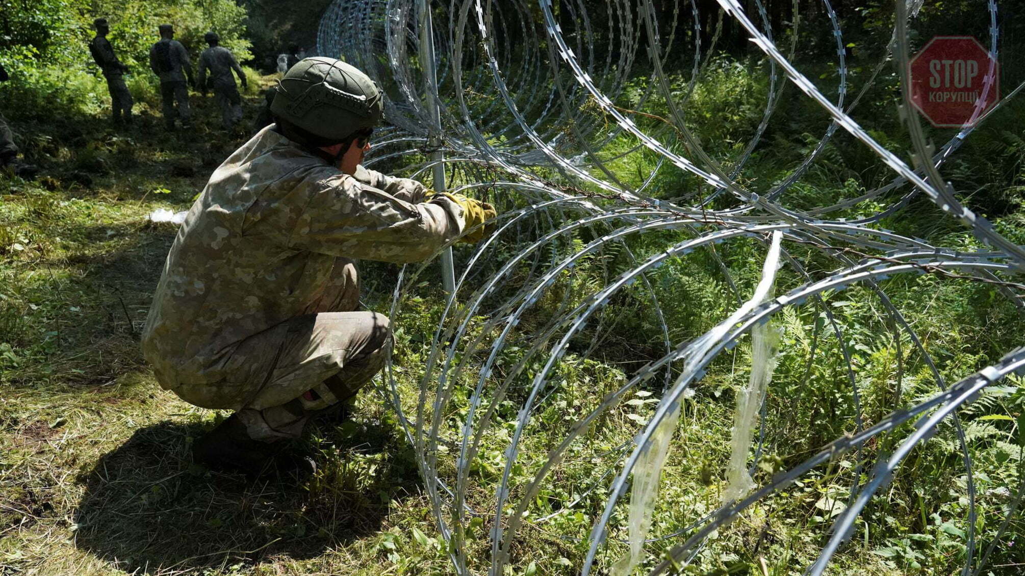 Литве не хватило колючей проволоки для забора на границе с Беларусью