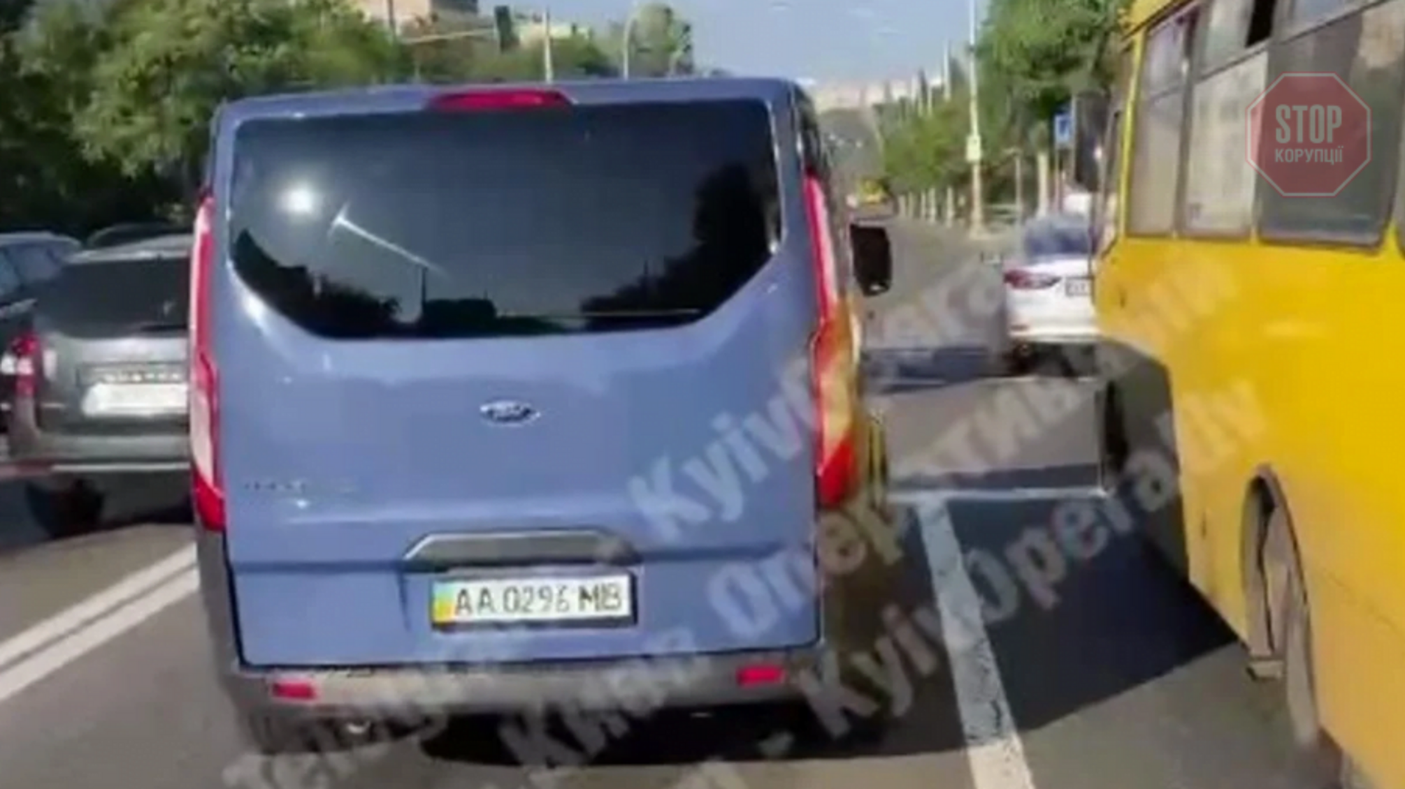 НАБУ під час погоні за СБУ із Чаусом збило мотоцикліста (відео)