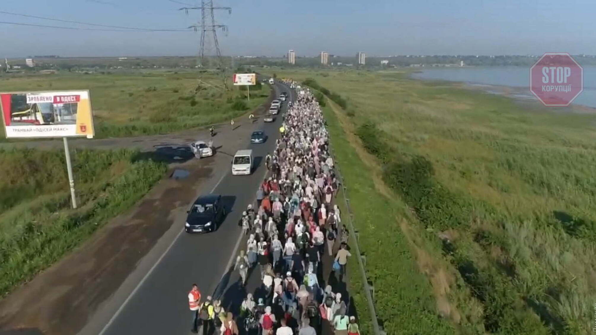 В Одессе Московский Патриархат устроил транспортный коллапс (видео)