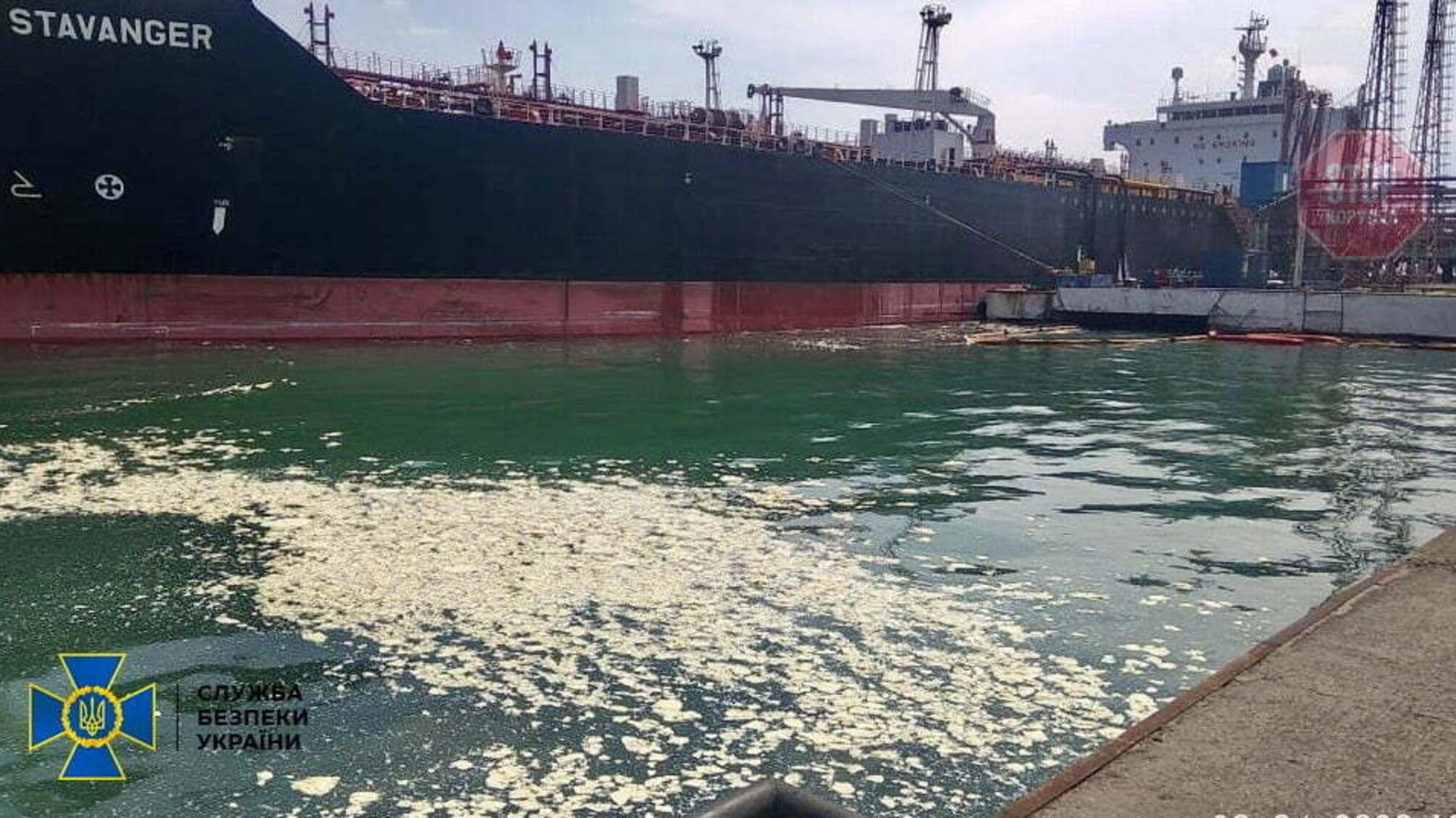 Под Одессой в море сбросили 8,5 тонн пальмового масла