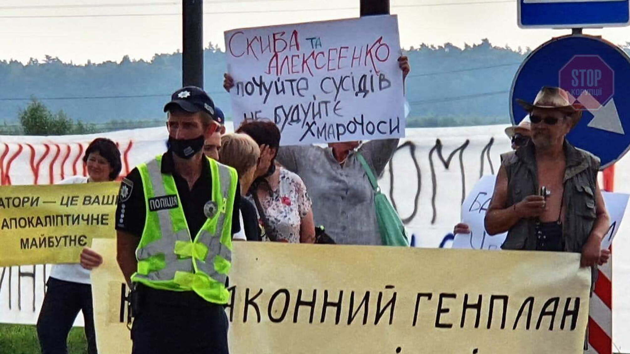 Виїзд з Ірпеня перекрили мітингувальники через «договорняки» мера Маркушина з забудовниками (фото)