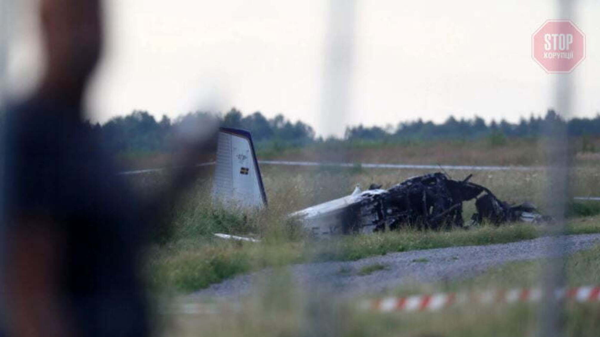 В Швеции разбился самолет недалеко от аэропорта, 9 человек погибли (фото)