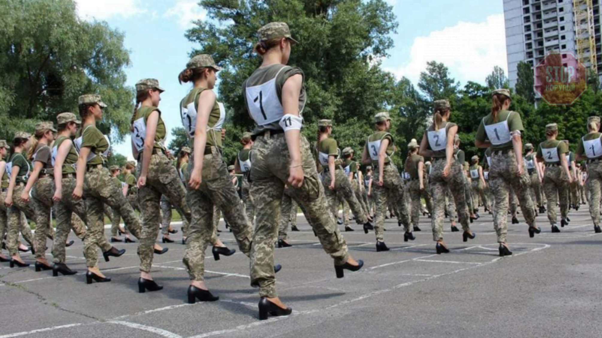 'Ми розробили вже новий зразок туфель', – Таран про парад на підборах