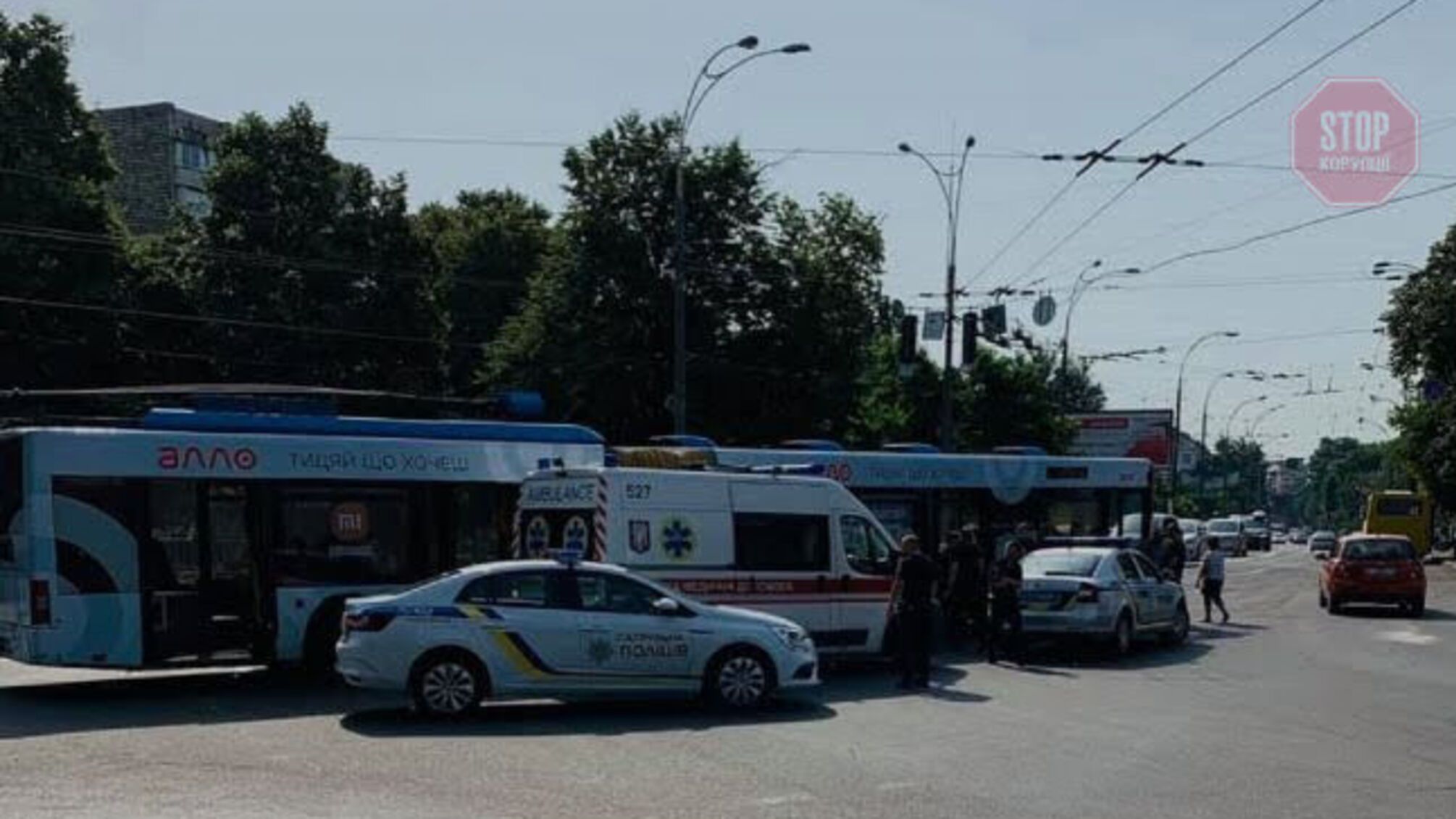 В Киеве водитель троллейбуса умер во время работы (фото)
