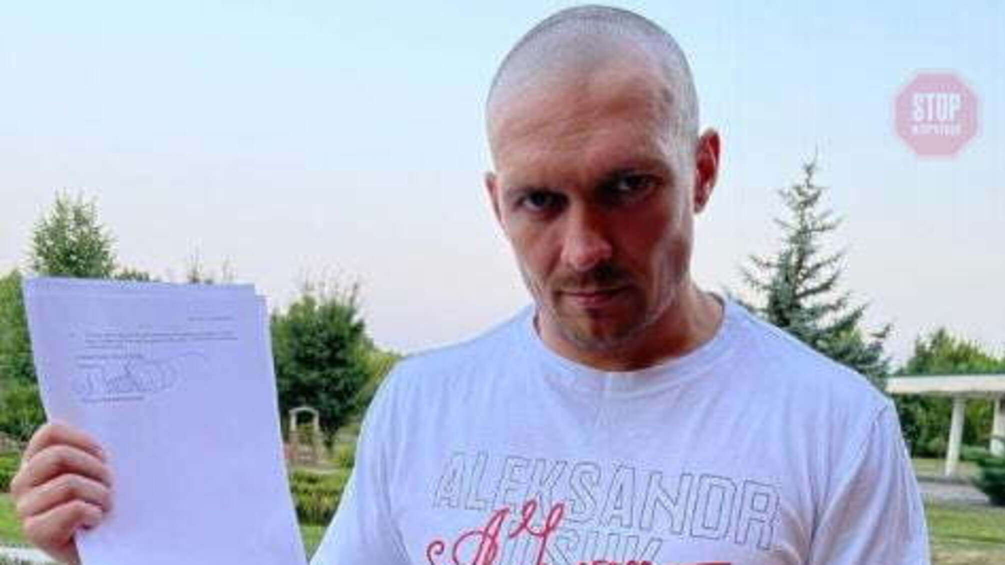 Украинский боксер Усик подписал контракт на бой с Джошуа