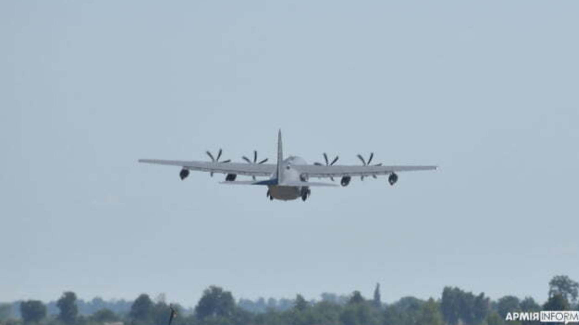 Українські спецпризначенці десантувалися з американського літака МС-130