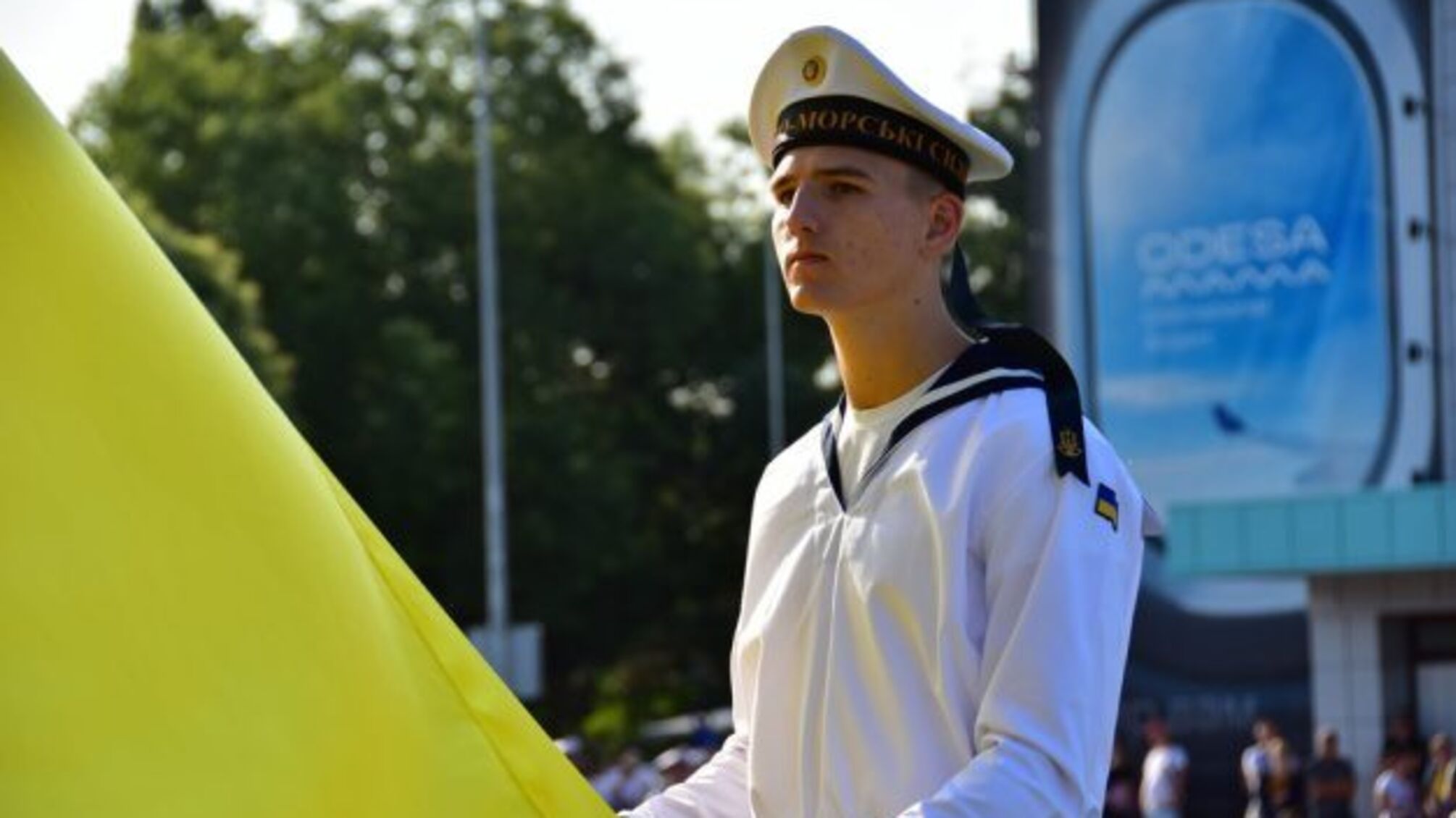 Український флот від Болграда до Маріуполя водночас зі всією країною підняв Прапор