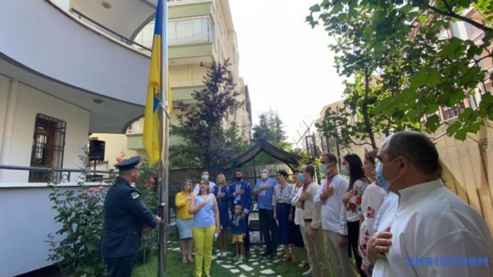 Символ Анкари підсвітять у синьо-жовті кольори
