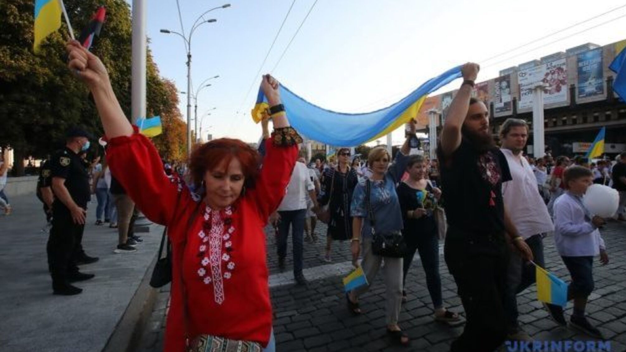 У Харкові провели рекордний парад вишиванок: майже дві тисячі учасників