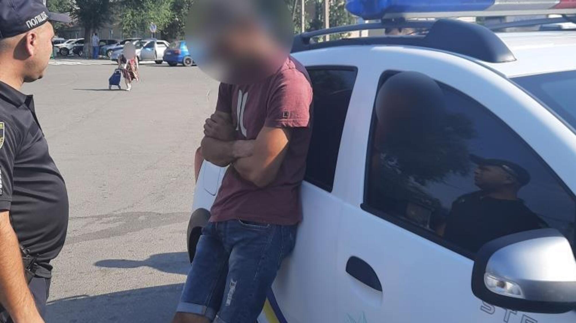 Жителя Болграда поліцейські притягують до відповідальності за незаконне зберігання канабісу з метою збуту