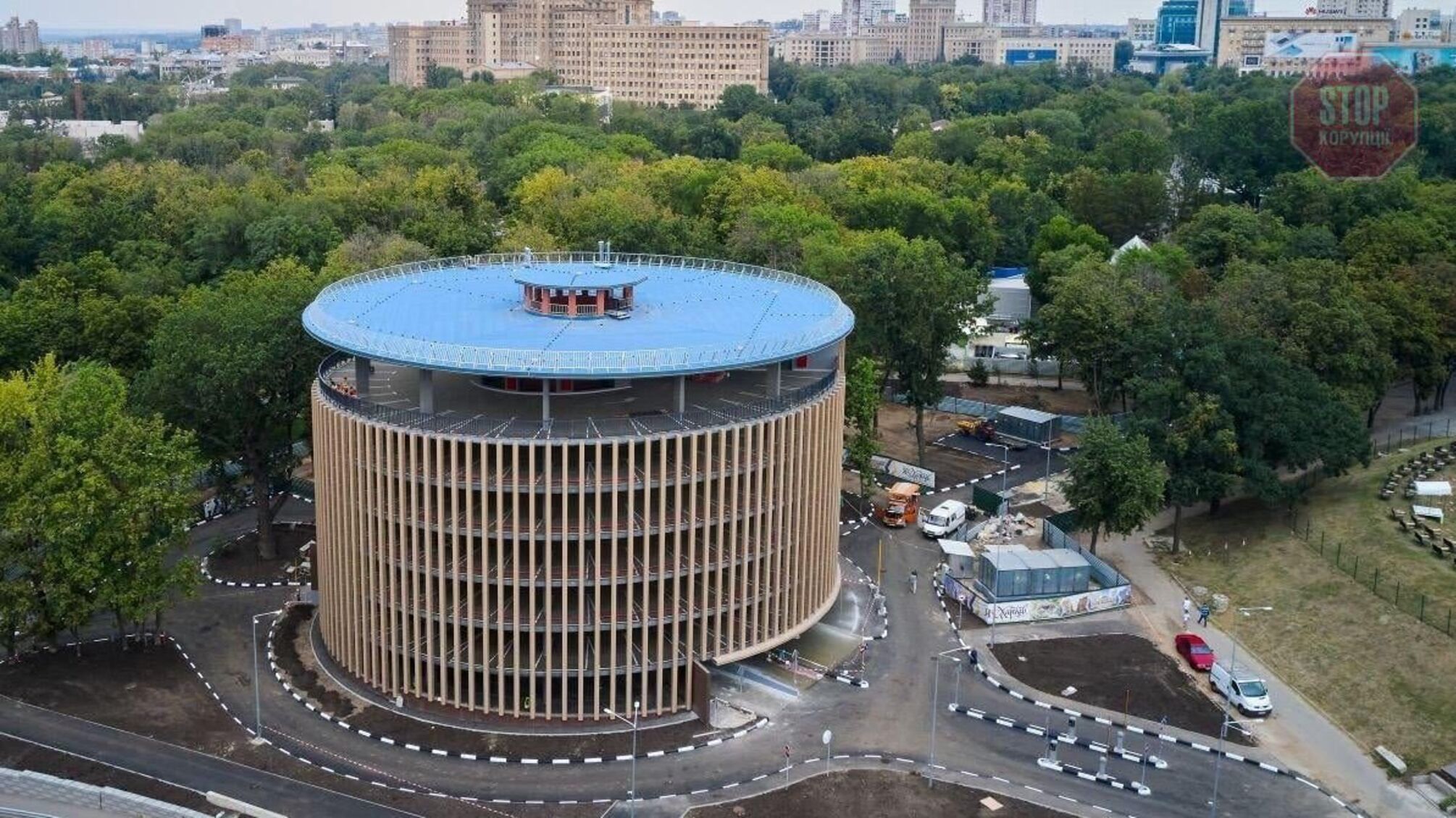 Парковочное место стоимостью однокомнатной квартирой в Киеве: коммунальный паркинг построили в Харькове за 107 млн грн