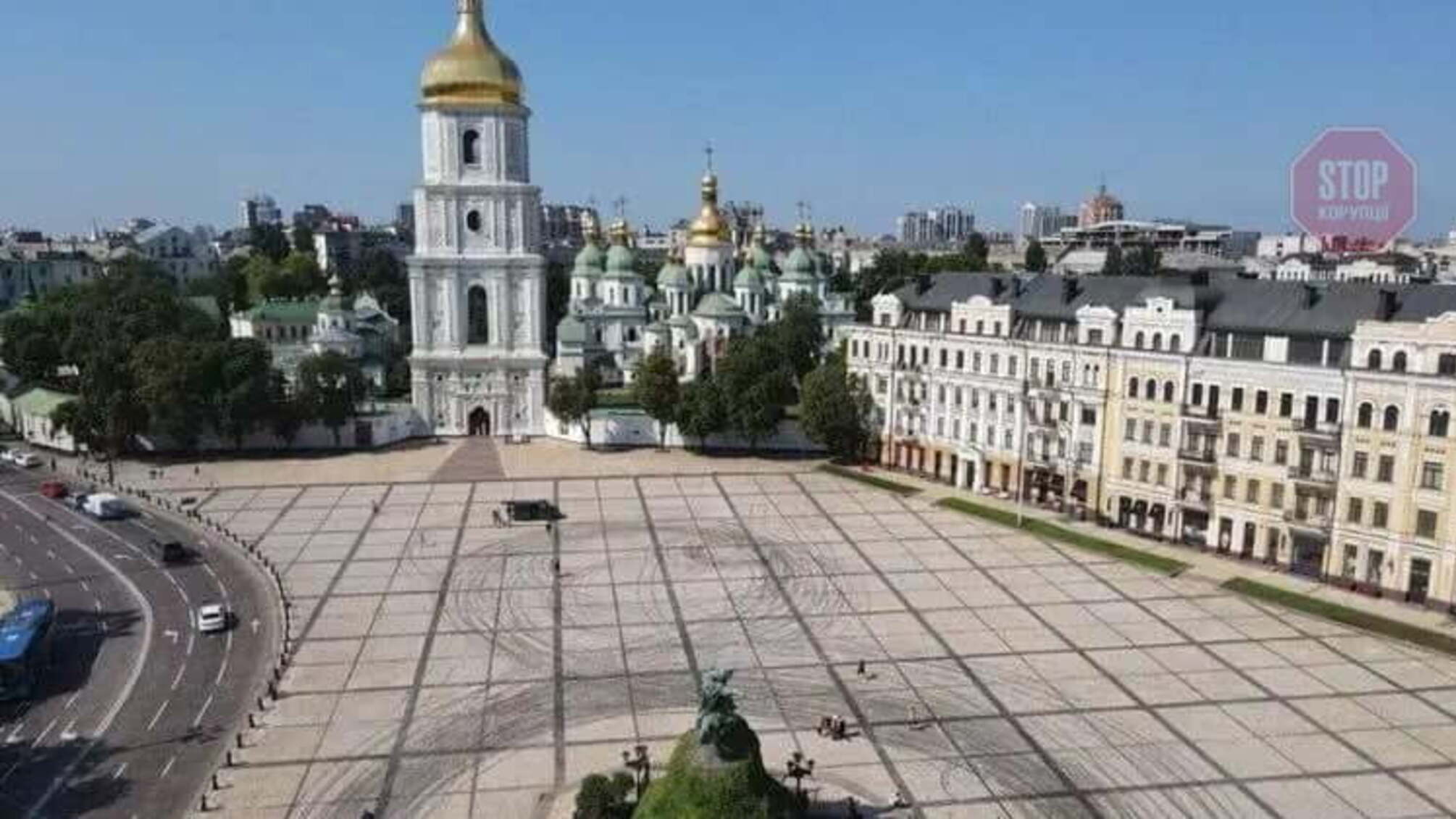 Red Bull извинился перед киевлянами за дрифт на Софийской площади