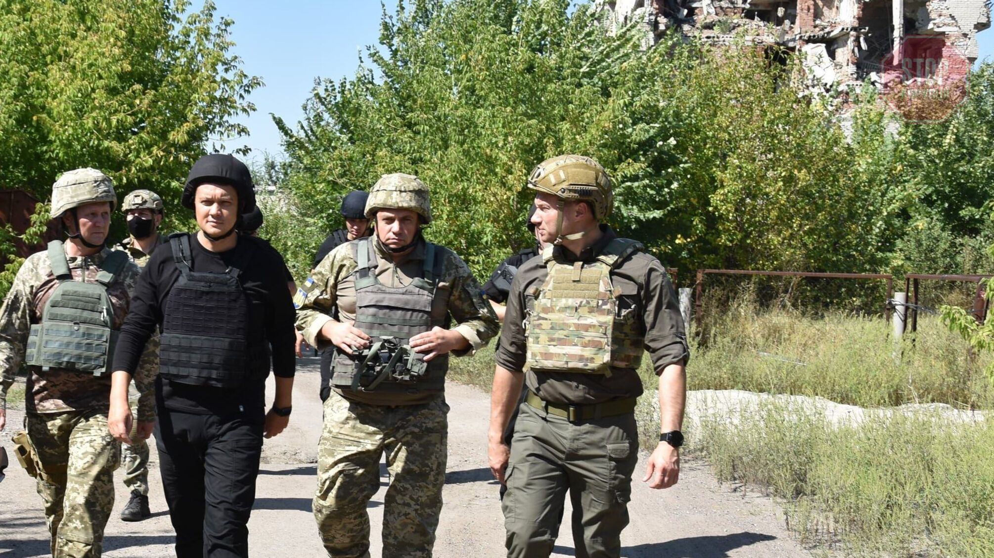 Разумков зустрівся із військовими на Донбасі