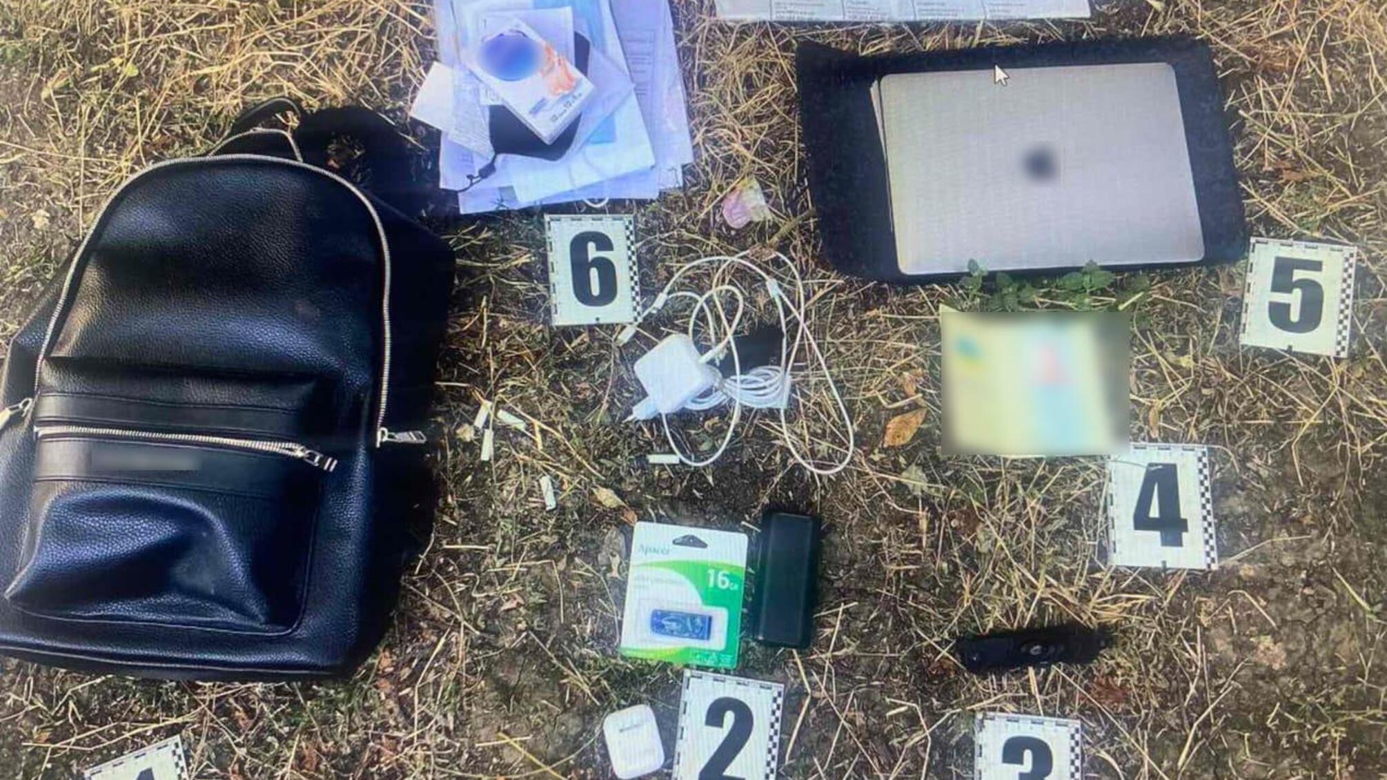 В Одесі поліцейські оперативно затримали іноземця, який на вулиці Торговій обікрав автомобіль містянина