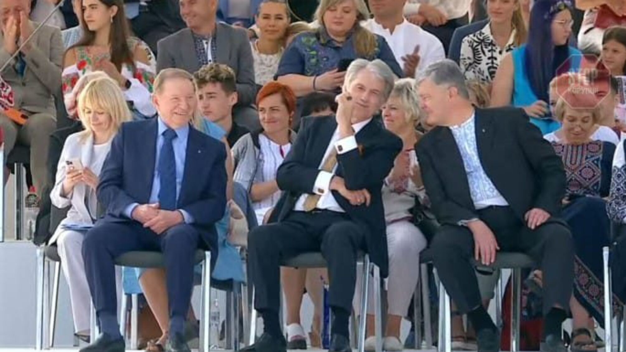 Зеленський на параді пожартував над Януковичем, чим розсмішив Порошенка, Ющенка та Кучму